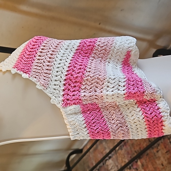 Hand Crafted Crochet Halter Crop Top Floral Granny Square Pink White One Size - Picture 8 of 17